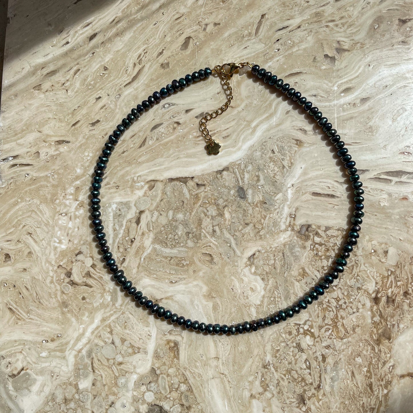 Handgemachte schwarze Süßwasserperlen Kette