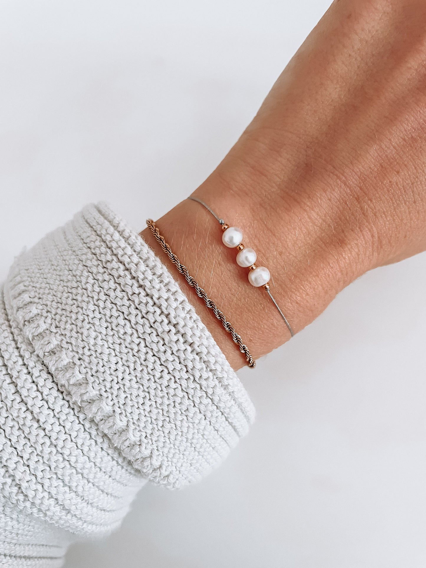 Freshwater pearl bracelet with 24k gold plated beads