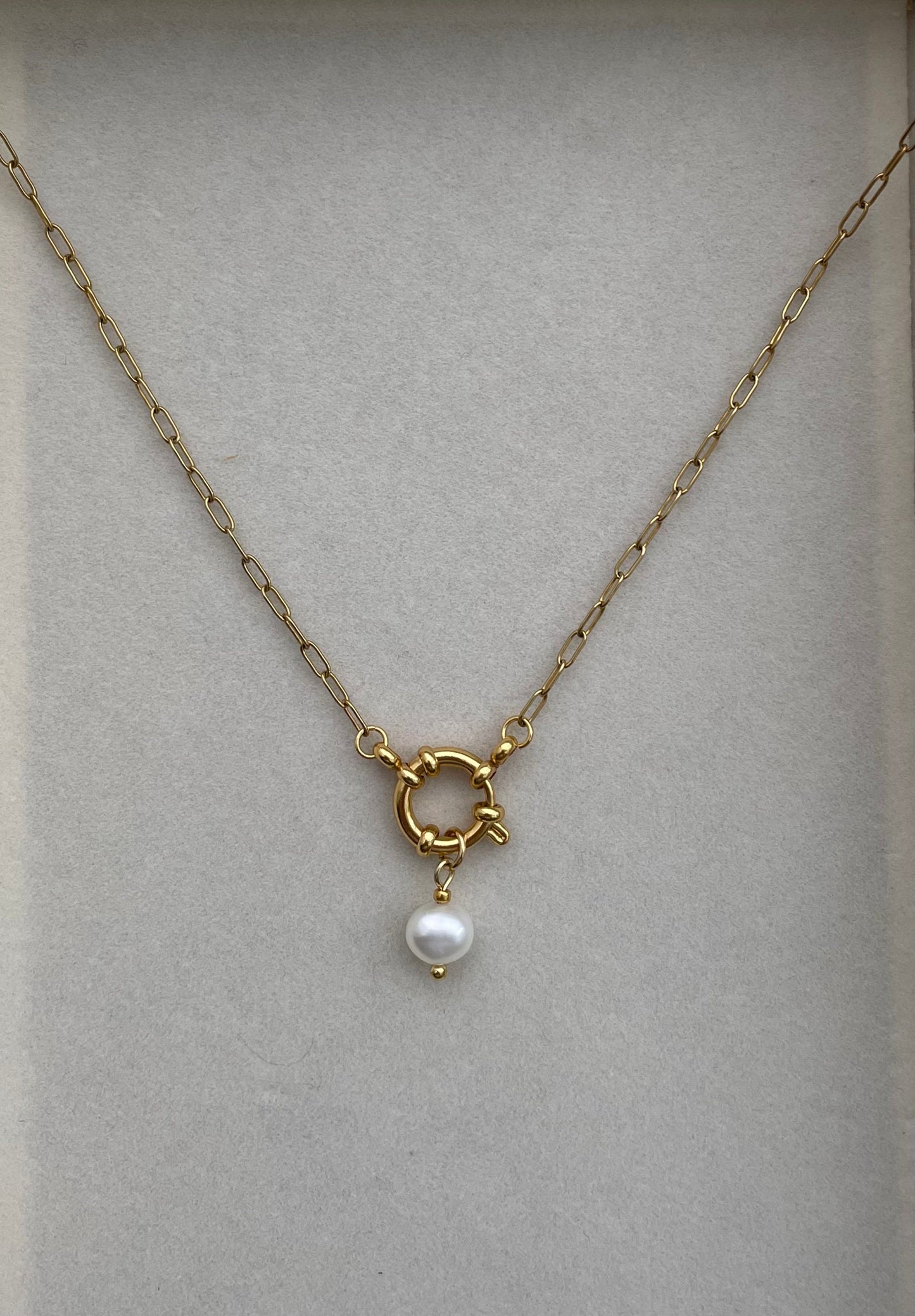 Minimalist freshwater pearl necklace