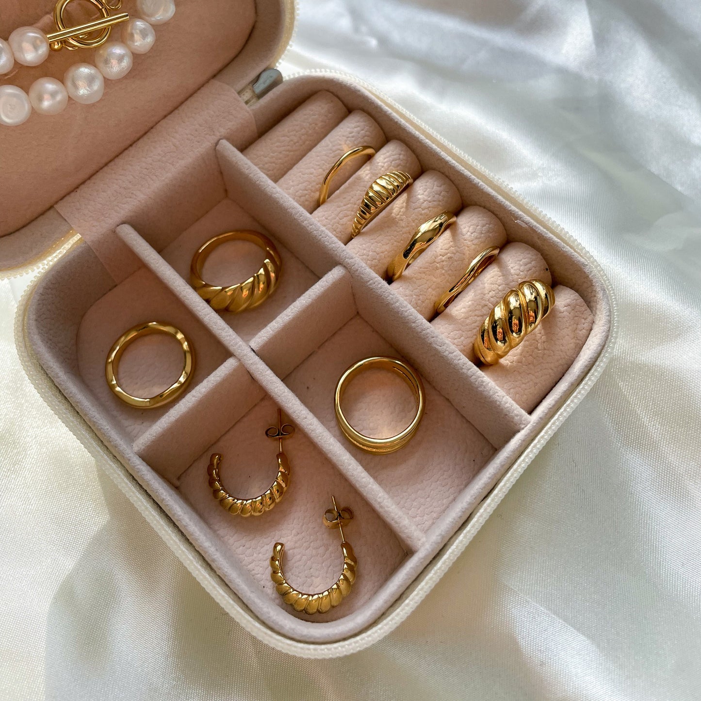 14kt gold crossaint ring