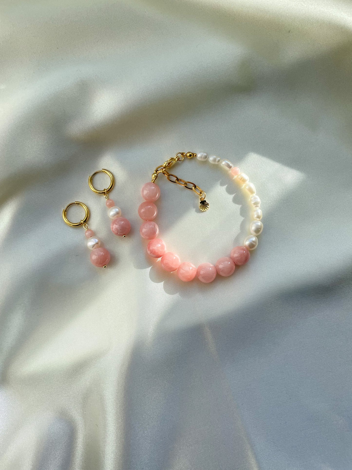 Hanging pearl earrings