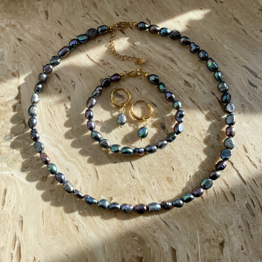 Schwarze Perlenkette