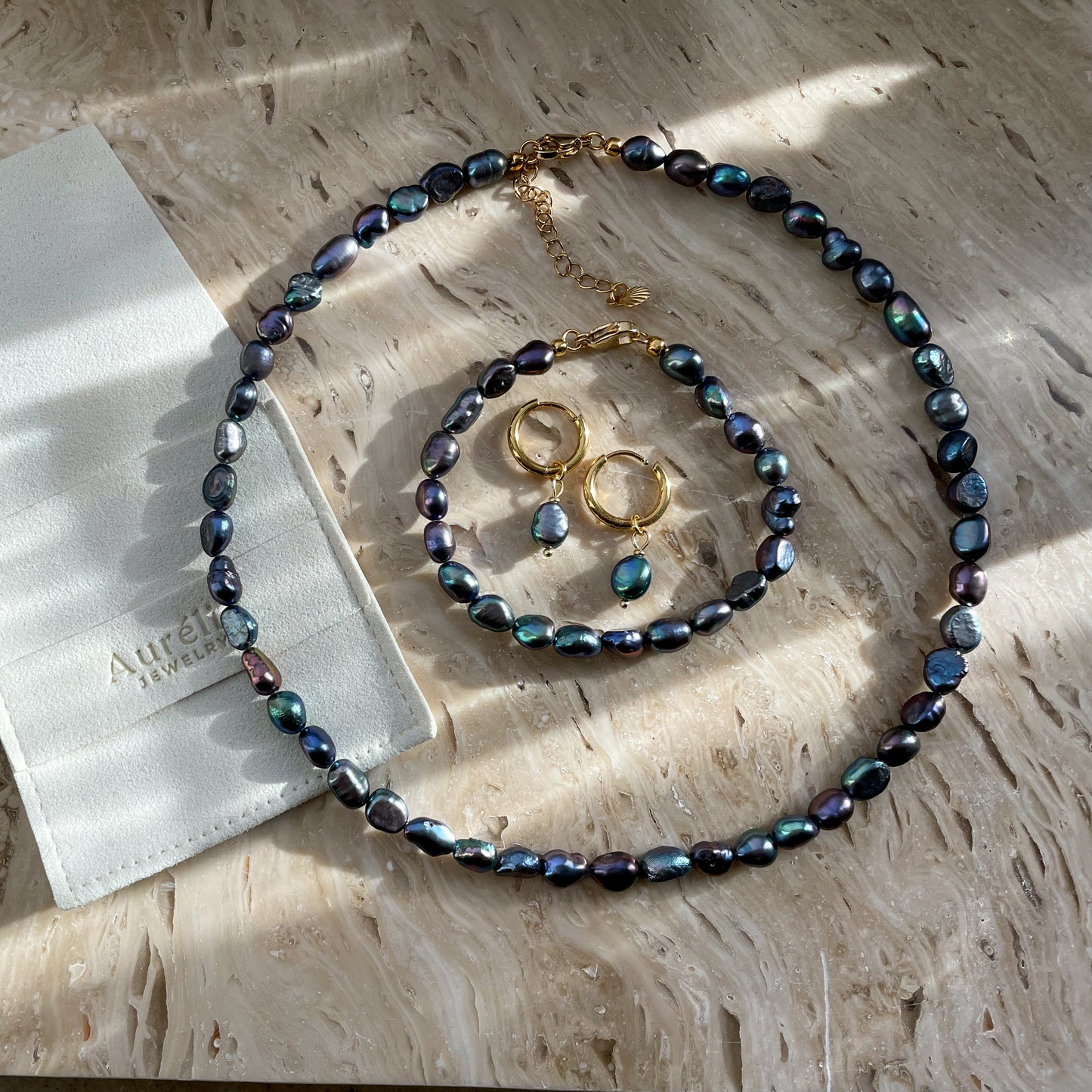 Schwarze Perlenkette